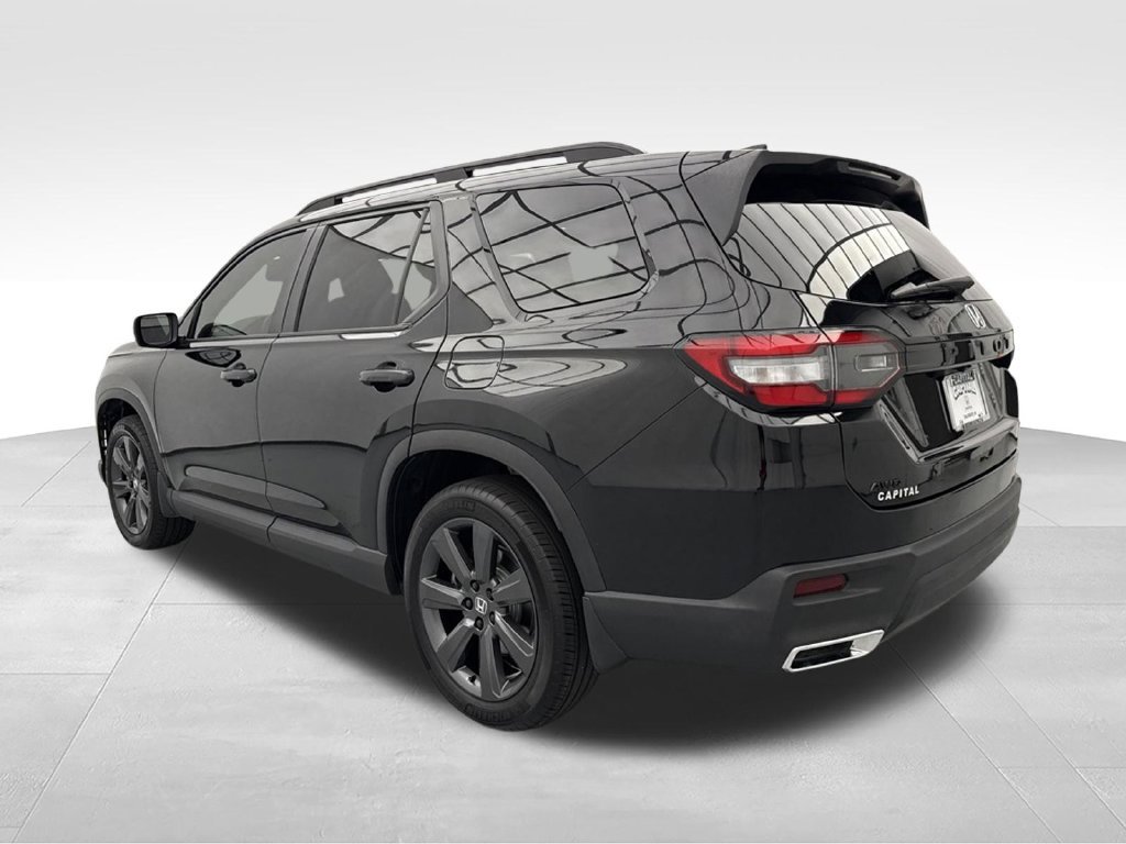 Certified 2025 Honda Pilot Sport image 6