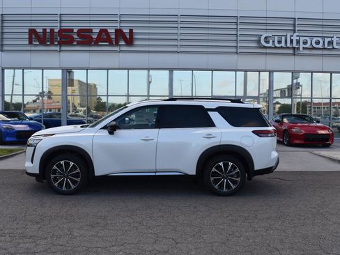 New 2026 Nissan Pathfinder Platinum FWD image 3