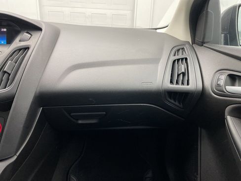 Used 2017 Ford Focus SE image 36