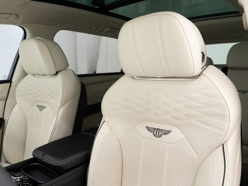Certified 2023 Bentley Bentayga Extended Wheelbase AWD/4WD image 16