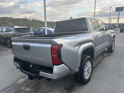 Used 2025 Toyota Tacoma SR5 AWD/4WD image 14