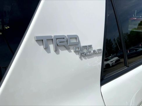 Used 2024 Toyota 4Runner TRD Off-Road Premium AWD/4WD image 10