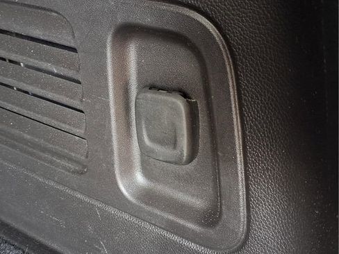 Used 2019 Buick Enclave Essence FWD image 24