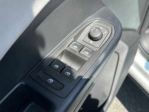 New 2026 Volkswagen Taos SE image 15