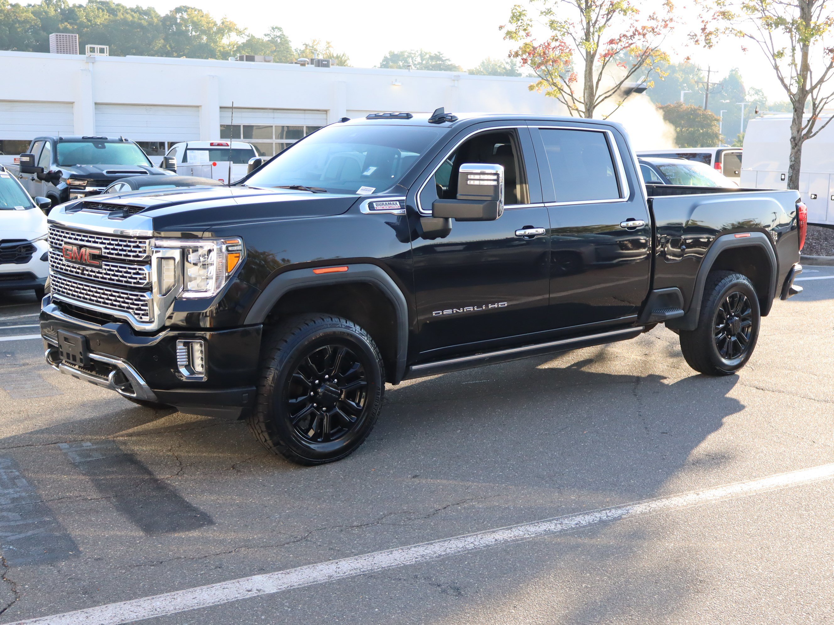 Used 2023 GMC Sierra 2500 Denali w/ Denali Black Diamond Edition AWD/4WD image 5