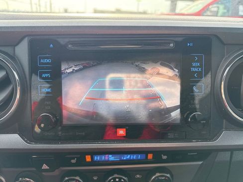 Used 2017 Toyota Tacoma TRD Sport image 25