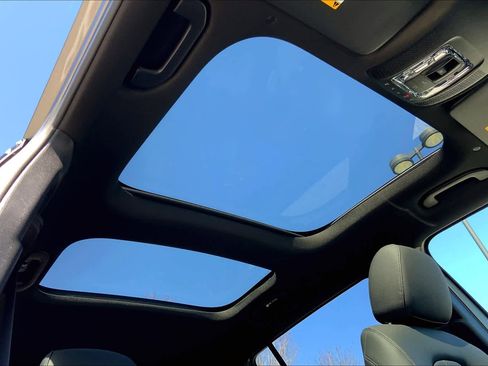 New 2025 Mercedes-Benz GLB 250 4MATIC image 11