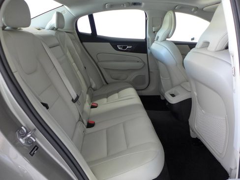Used 2020 Volvo S60 T5 Momentum image 48