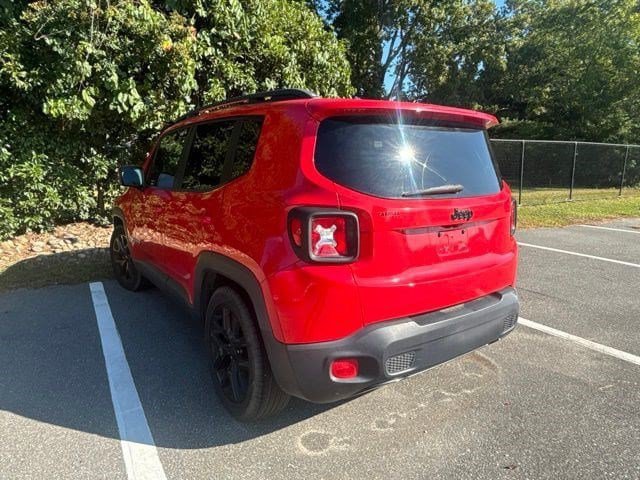 Used 2017 Jeep Renegade Altitude FWD image 2