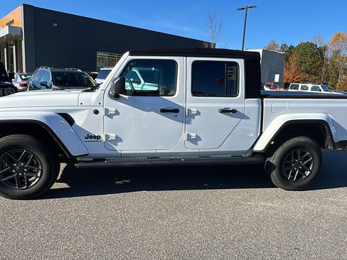 Used 2024 Jeep Gladiator Sport image 11