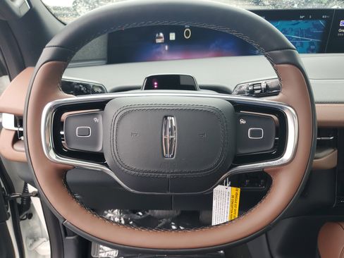 New 2026 Lincoln Navigator Reserve AWD/4WD image 16