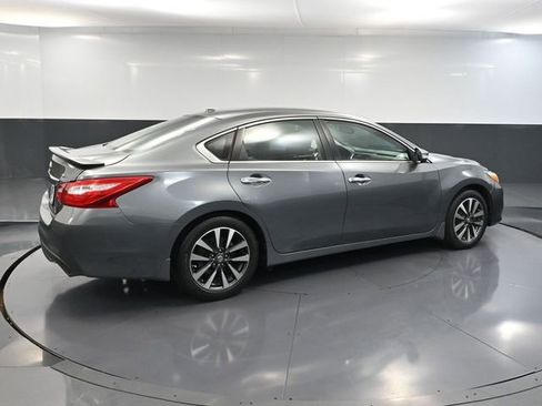Used 2016 Nissan Altima 2.5 SL w/ Moonroof Package image 5