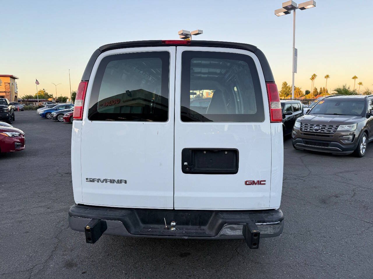 Used 2017 GMC Savana 2500 RWD image 6