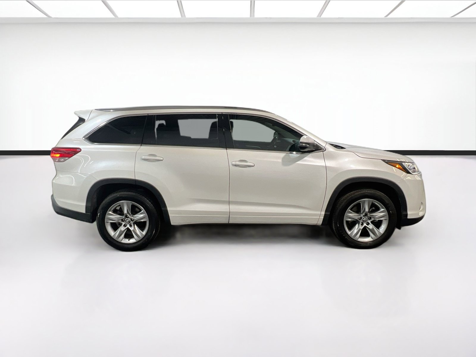 Used 2019 Toyota Highlander Limited FWD image 25