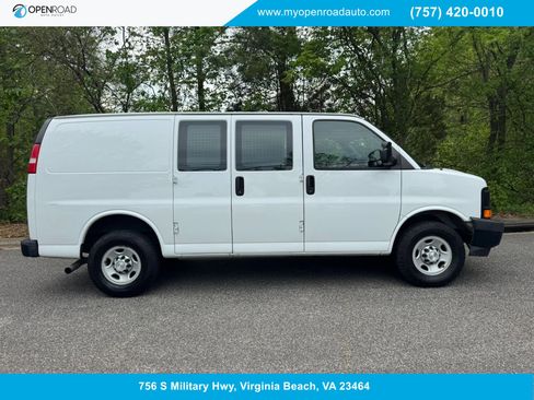 Used 2017 Chevrolet Express 2500 RWD image 1