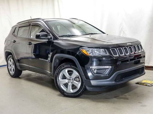 Used 2021 Jeep Compass Latitude w/ Sun and Sound Group AWD/4WD image 2