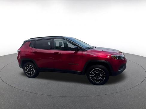 Used 2025 Jeep Compass Trailhawk AWD/4WD image 2