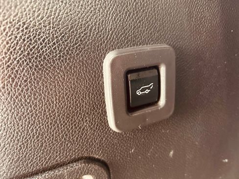 Used 2010 Ford Expedition Limited image 26