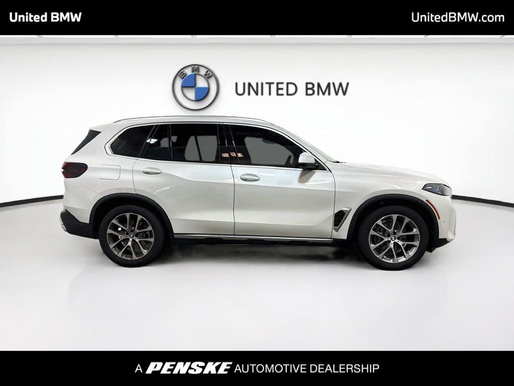 Certified 2024 BMW X5 xDrive40i w/ Premium Package AWD/4WD image 4