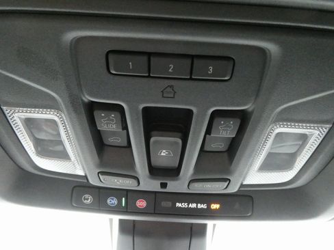 Used 2019 Chevrolet Silverado 1500 High Country w/ Technology Package image 36