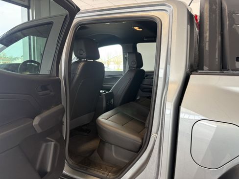 Used 2025 Chevrolet Colorado Trail Boss w/ Midnight Edition image 19