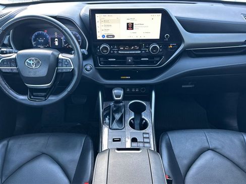 Used 2023 Toyota Highlander Limited image 15