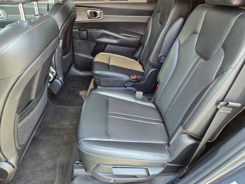 Used 2021 Kia Sorento EX w/ Panoramic Sunroof Package FWD image 10