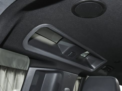 Used 2023 Land Rover Defender 110 X-Dynamic SE image 65