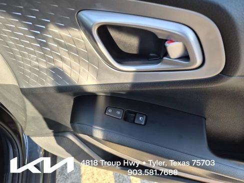 Certified 2025 Kia Soul LX w/ LX Technology Package FWD image 13
