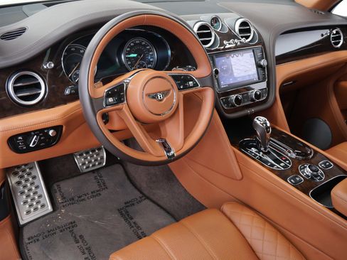 Used 2017 Bentley Bentayga AWD/4WD image 13