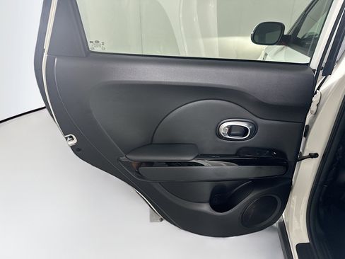 Used 2014 Kia Soul ! w/ Sun & Sound Package image 27