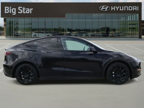 Used 2023 Tesla Model Y Long Range image 5