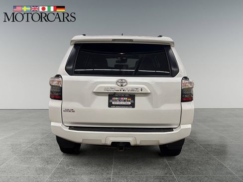 Used 2022 Toyota 4Runner SR5 Premium w/ Moonroof Package AWD/4WD image 4