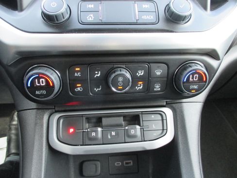 Used 2023 GMC Acadia SLE w/ Elevation Edition AWD/4WD image 16