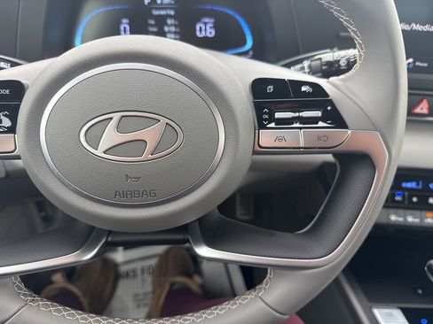 Used 2025 Hyundai Elantra Sport image 30