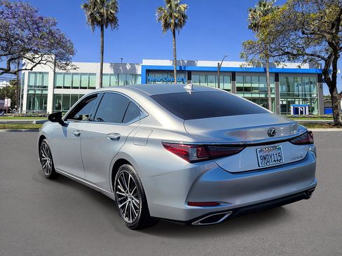 Used 2024 Lexus ES 350 w/ Premium Package FWD image 3