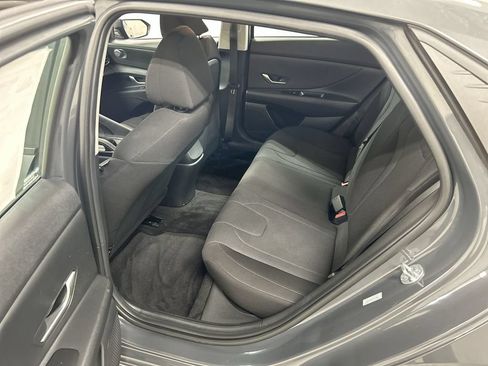 Used 2023 Hyundai Elantra SE FWD image 19