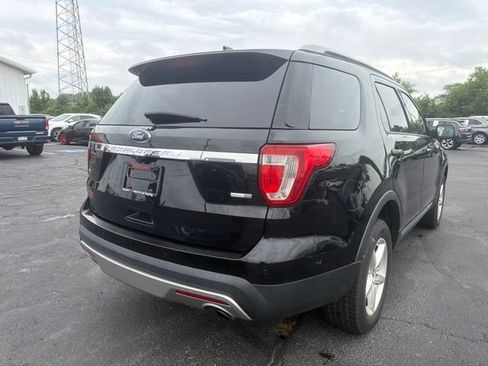Used 2017 Ford Explorer XLT w/ Equipment Group 202A AWD/4WD image 7