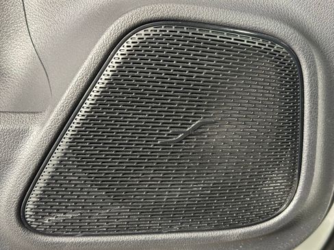 Used 2023 Mercedes-Benz EQB 300 4MATIC w/ Exclusive Package image 17