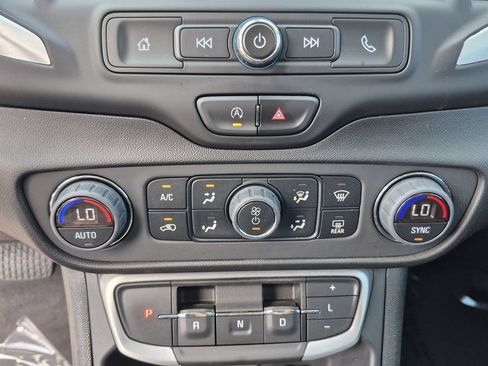 Certified 2024 GMC Terrain SLE w/ Driver Convenience Package FWD image 24
