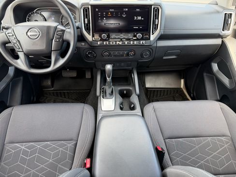 Used 2025 Nissan Frontier SV AWD/4WD image 10