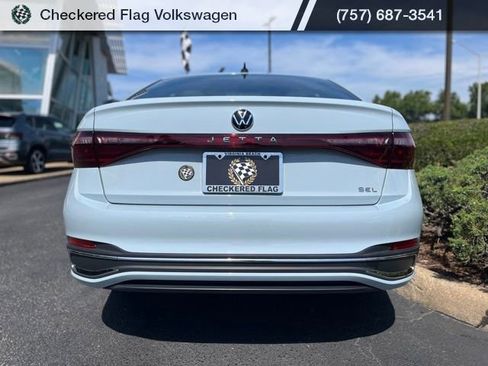 Used 2025 Volkswagen Jetta SEL FWD image 10