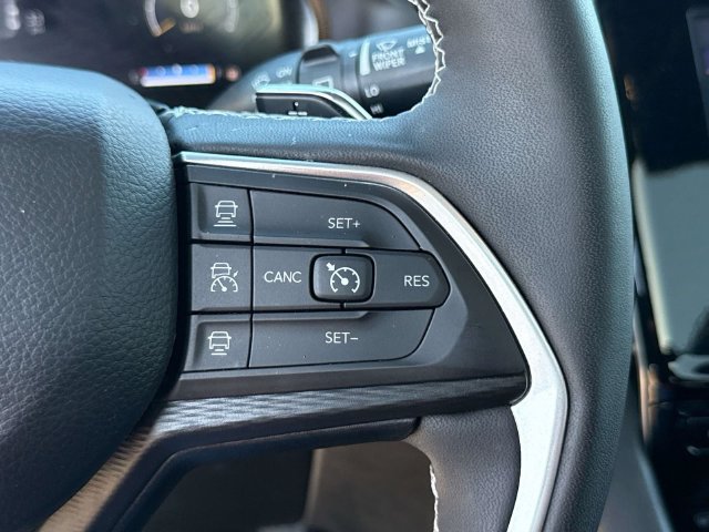 Used 2024 Jeep Grand Cherokee Altitude AWD/4WD image 25