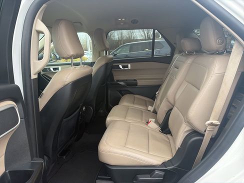 Used 2020 Ford Explorer XLT w/ Equipment Group 202A image 7