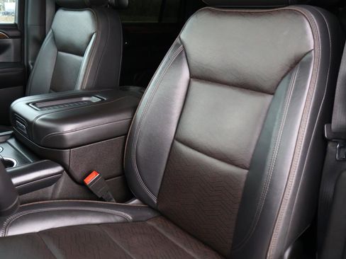 Used 2021 Chevrolet Suburban High Country image 17