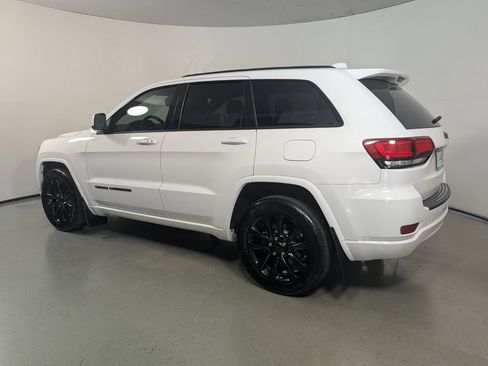 Used 2019 Jeep Grand Cherokee Altitude RWD image 6