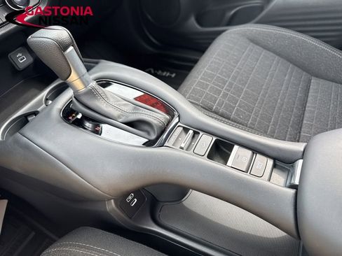 Used 2025 Honda HR-V LX image 37