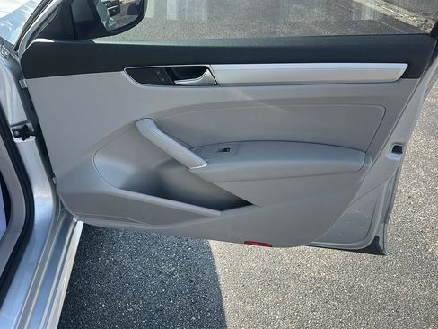Used 2019 Volkswagen Passat 2.0T Wolfsburg w/ Wheels & Sunroof Package FWD image 12