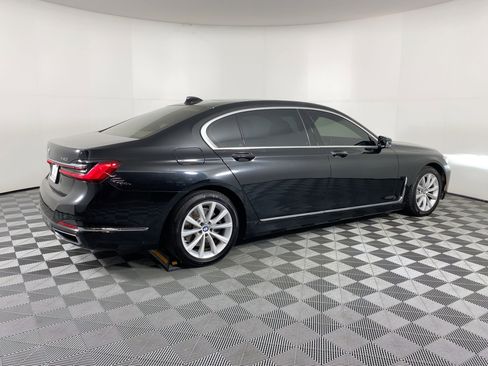 Used 2020 BMW 740i image 8