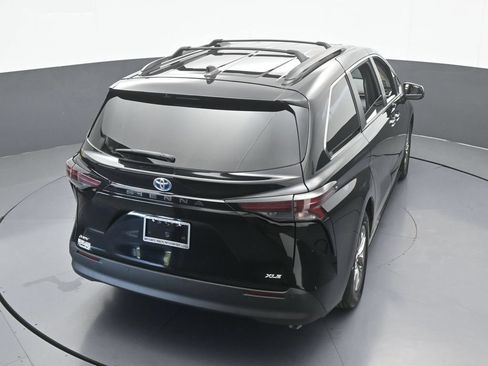 Used 2025 Toyota Sienna XLE w/ XLE Plus Package FWD image 54